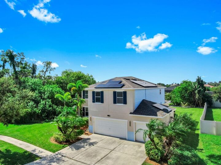 Property Photo: 112 Slipper Key Road FL 33572