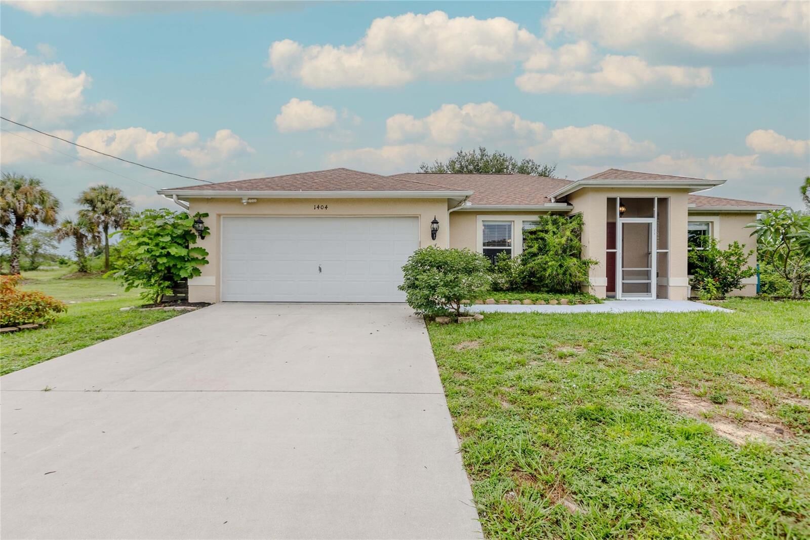 Property Photo:  1404 Curtis Avenue S  FL 33976 