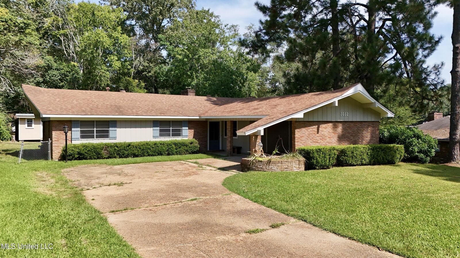 Property Photo:  1012 Briarwood Drive  MS 39056 
