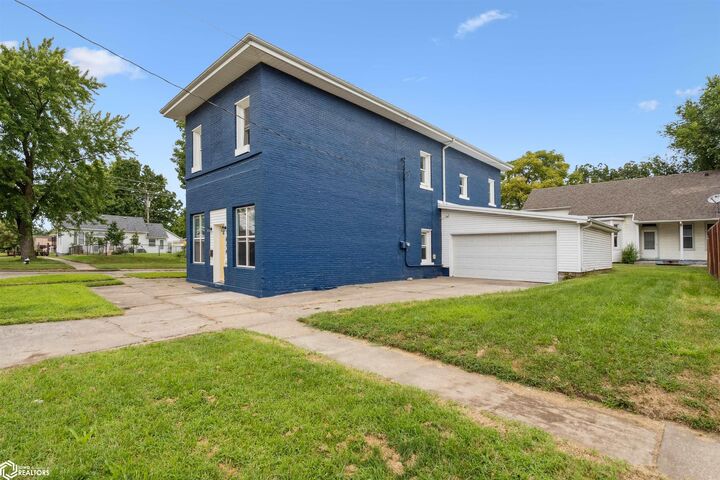 Property Photo:  918 Locust Street  IA 52601 