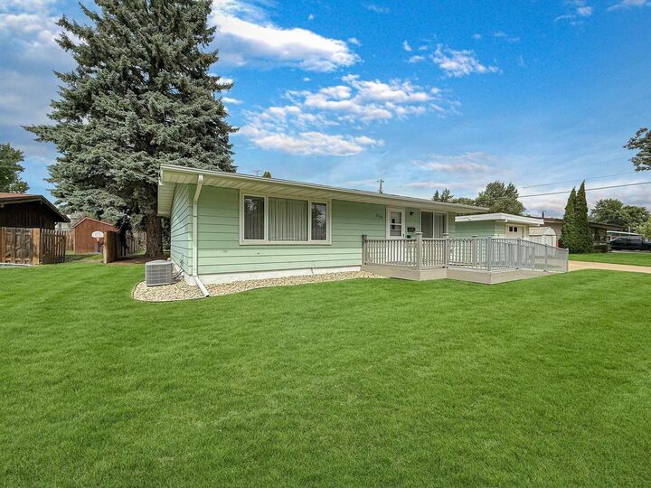 Property Photo: 2508 1st Ave SW ND 58701