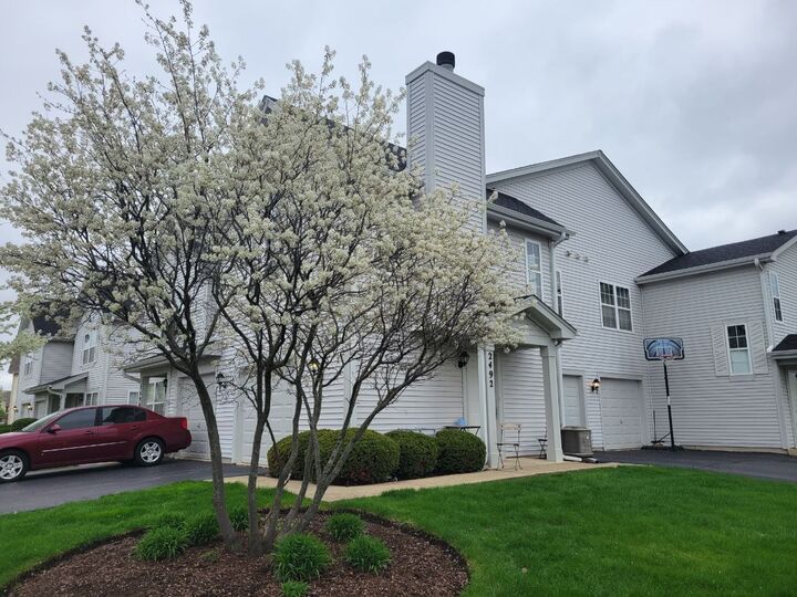 Property Photo: 2492 Dickens Drive 2492 IL 60503