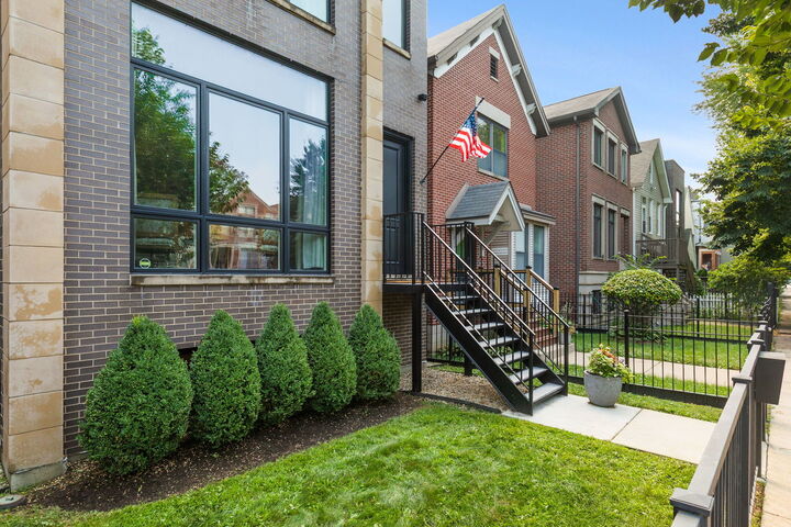Property Photo: 1653 N Campbell Avenue IL 60647