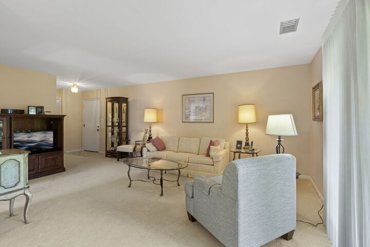 Property Photo: 4 Potawatomie Trail 4 IL 60525