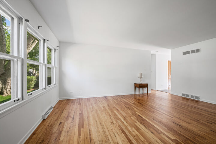Property Photo: 145 Walton Street IL 60010