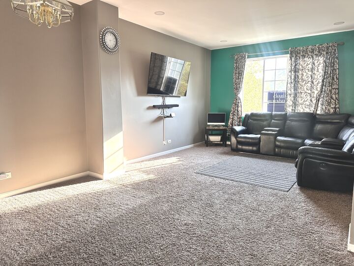 Property Photo:  2452 Daybreak Court 2452  IL 60123 
