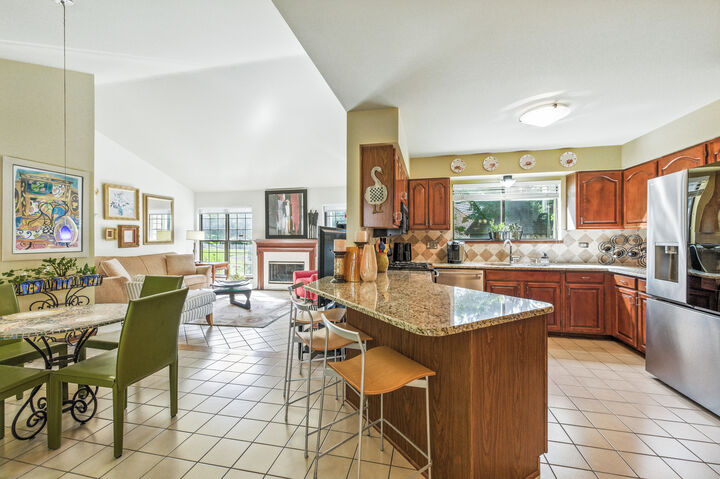 Property Photo:  613 White Oak Lane  IL 60103 