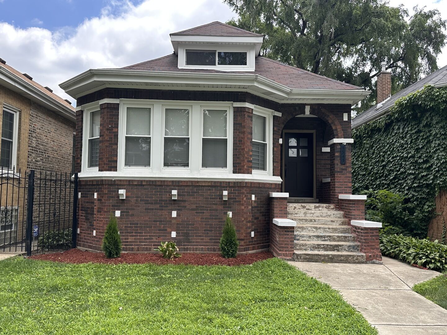 Property Photo: 7541 S Honore Street IL 60620