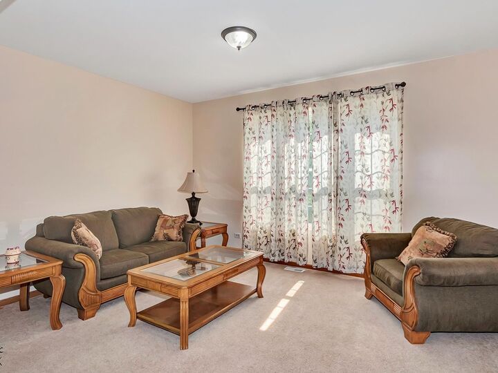 Property Photo: 1612 Whisper Glen Drive IL 60586