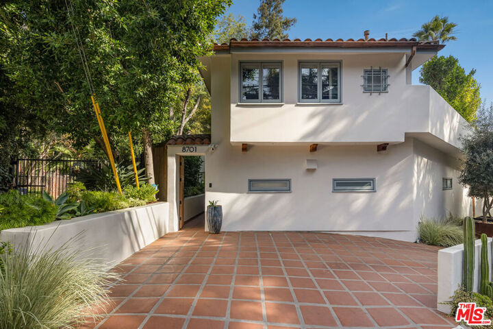 Property Photo:  8701 Wonderland Park Avenue  CA 90046 