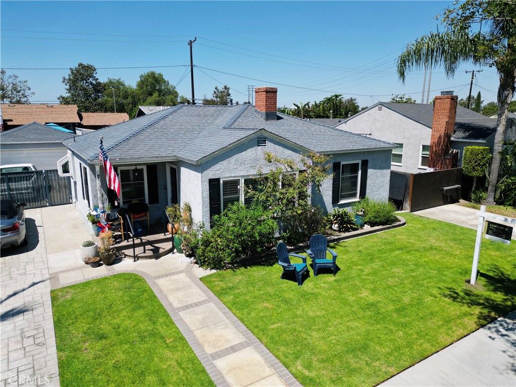 Property Photo: 2925 San Francisco Avenue CA 90806