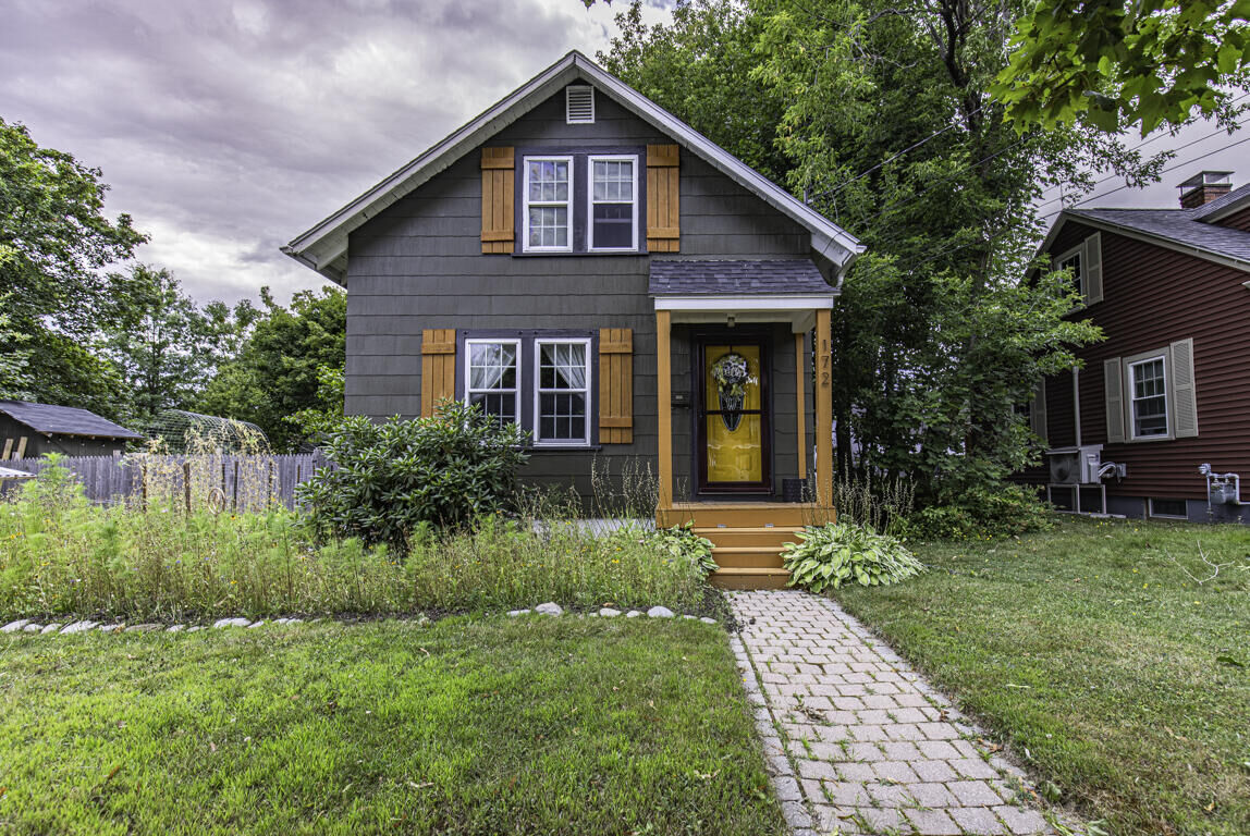 Property Photo:  172 Fern Street  ME 04401 