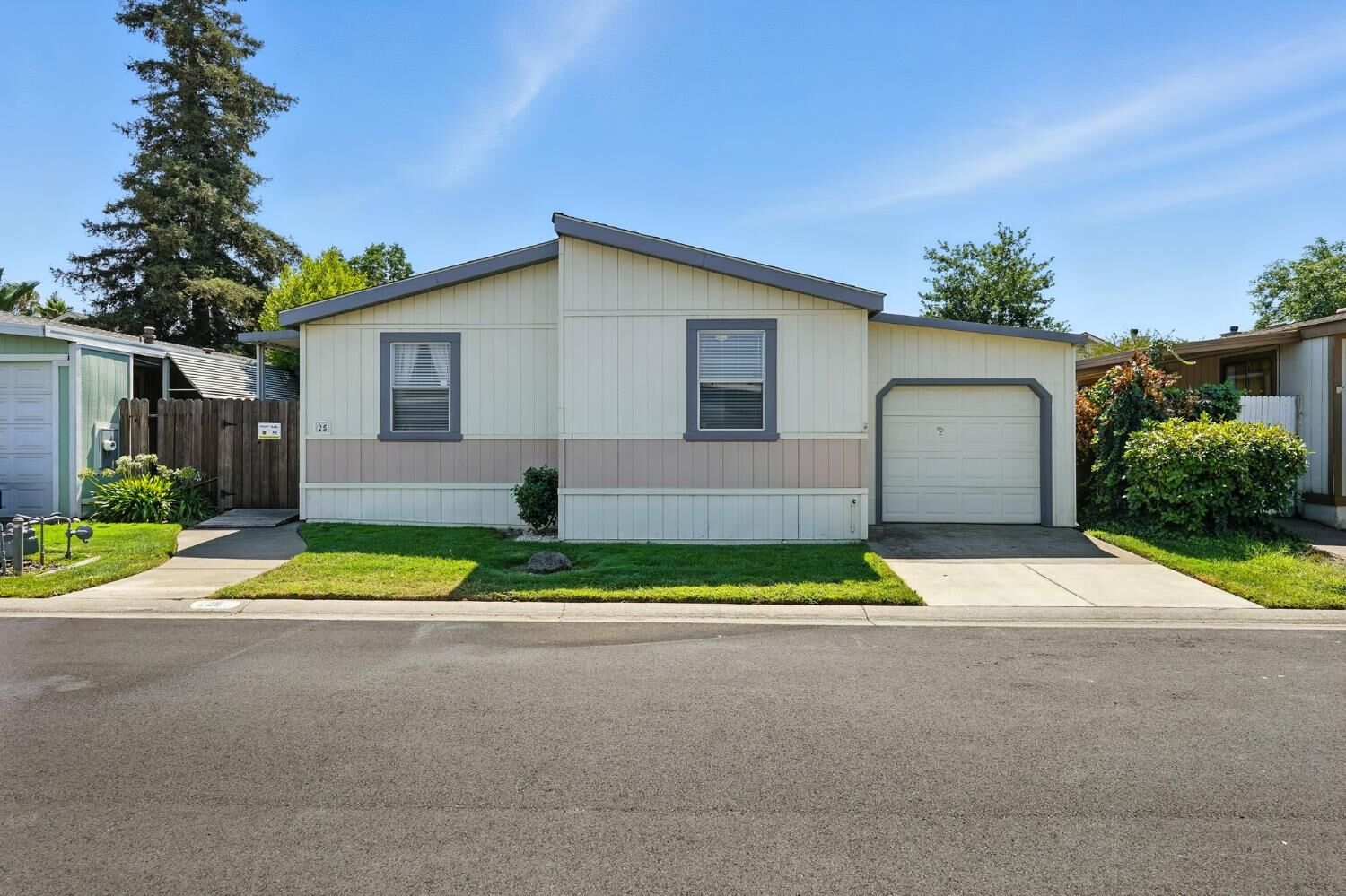 Property Photo: 7855 Cottonwood Lane 25 CA 95828