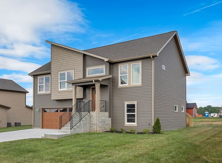 Property Photo:  211 Donegal Dr  TN 37042 