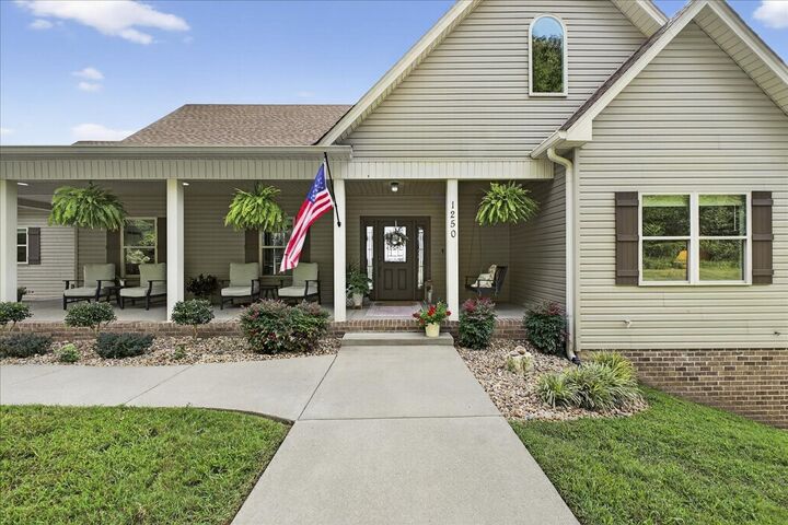 Property Photo: 1250 Ed Seay Gregory Ln TN 37074