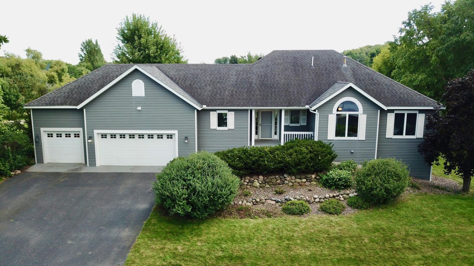 Property Photo: 2484 Briar Oakes Boulevard MN 55362