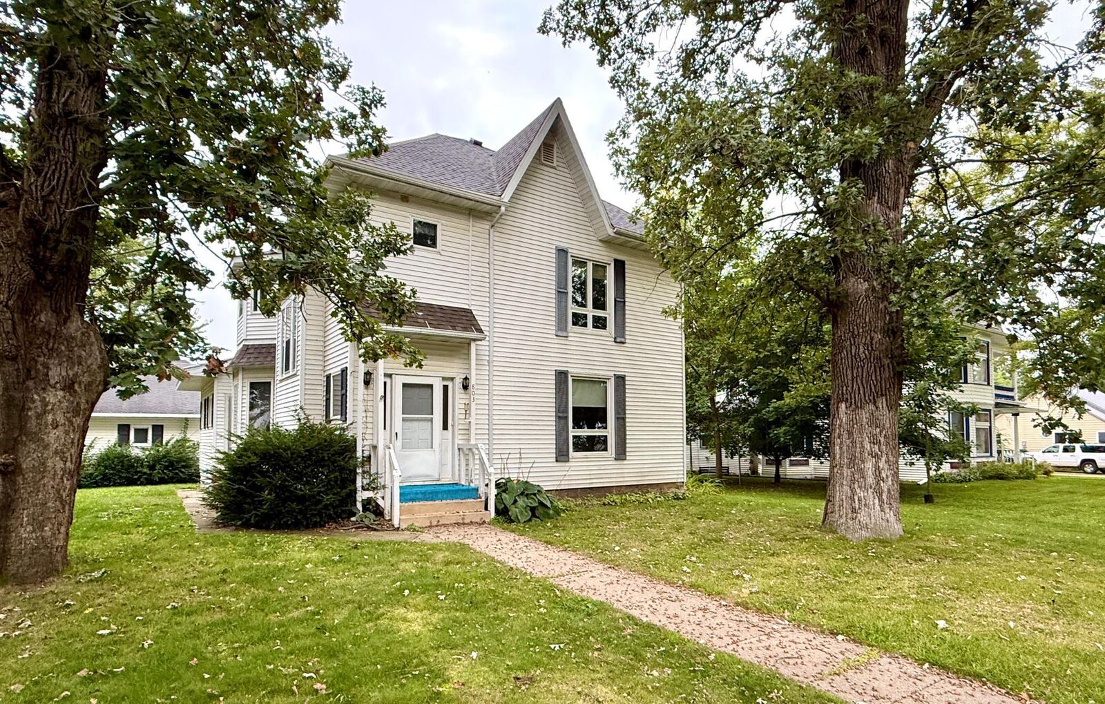 Property Photo:  803 N Broadway Avenue  MN 55951 
