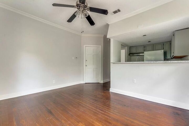 Property Photo: 210 S Rosemont Avenue Unit D TX 75208