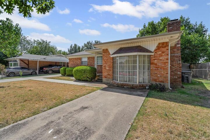 Property Photo: 4518 Moler Street TX 75211