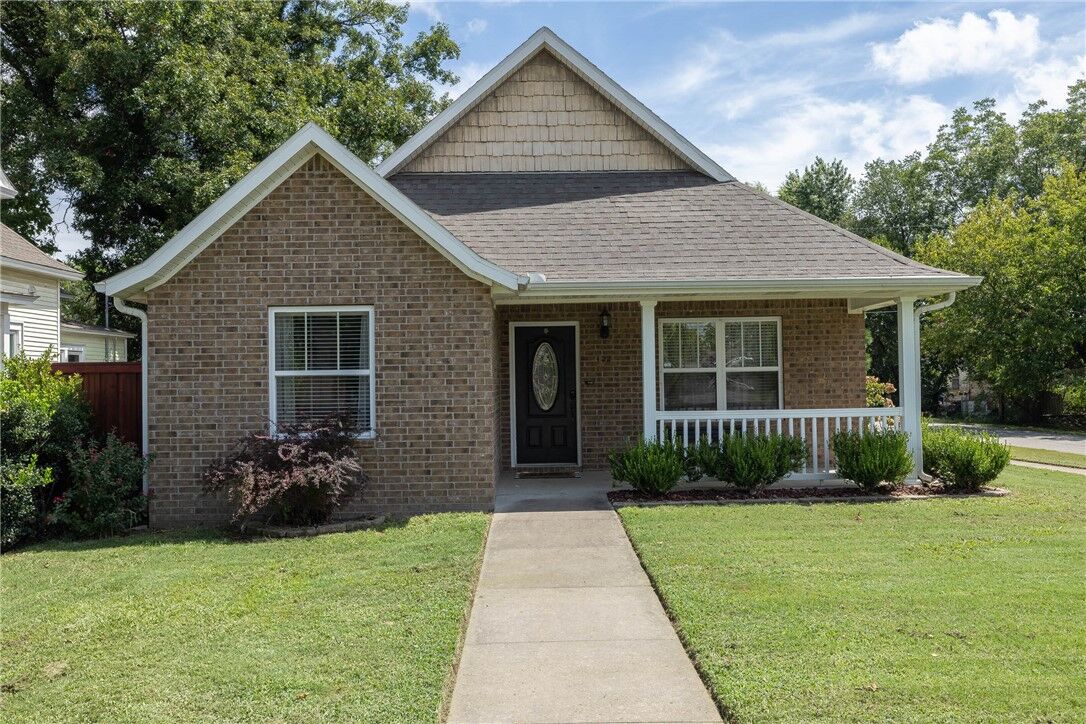 Property Photo:  122 S Collins Avenue  AR 72734 