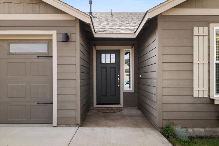 Property Photo:  61807 SE Rolo Court  OR 97702 