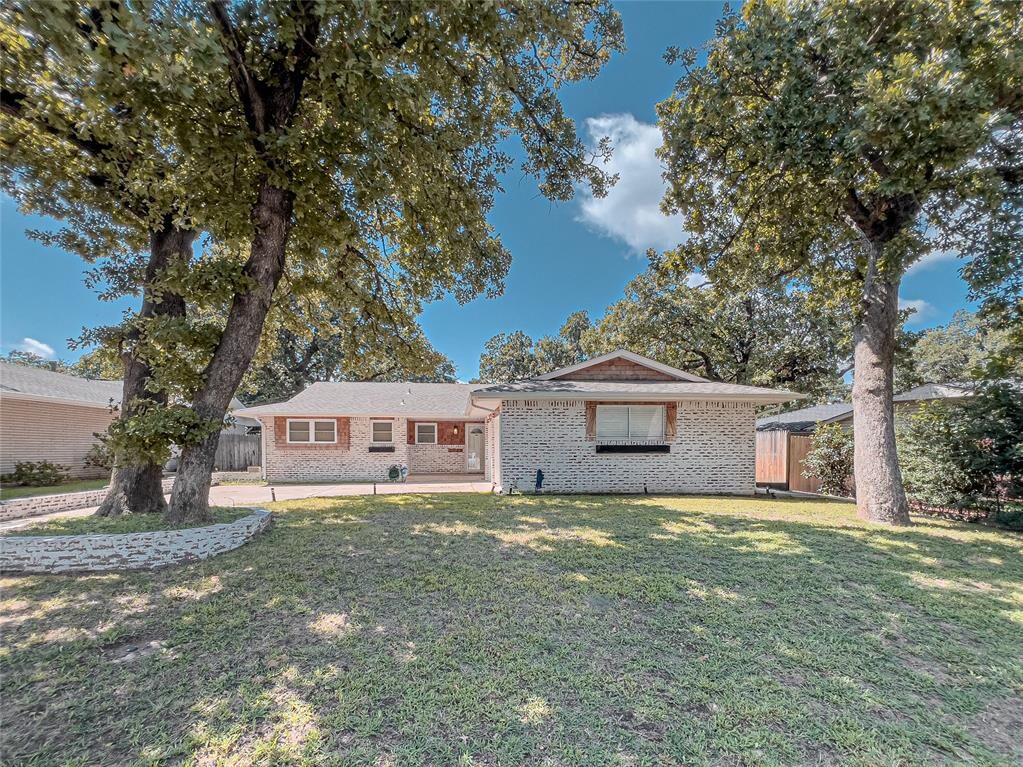 Property Photo:  2121 N Markwell Avenue  OK 73127