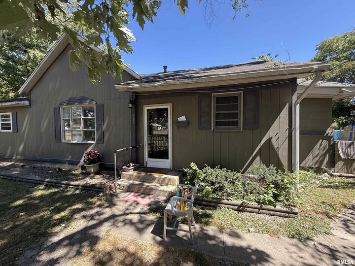 Property Photo: 617 N Walnut Street IL 62801