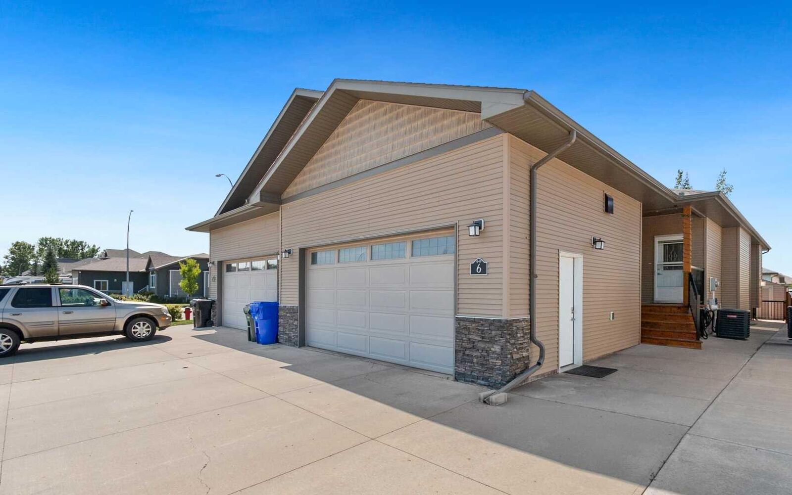 Property Photo:  6 Valiant Crescent  AB T4H 0A7 
