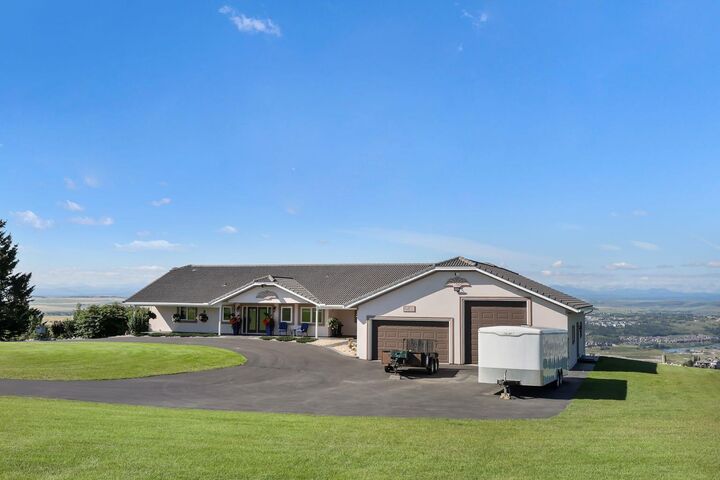 Property Photo:  260011 Mountain Ridge Place  AB T3C 0B7 