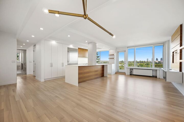 Property Photo: 3204 Rideau Place SW 609 AB T2S 1Z2