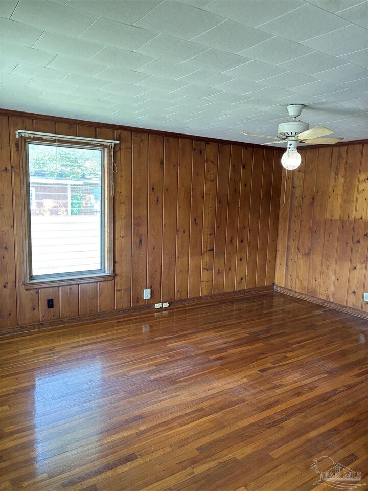 Property Photo: 103 Airport Blvd FL 32503