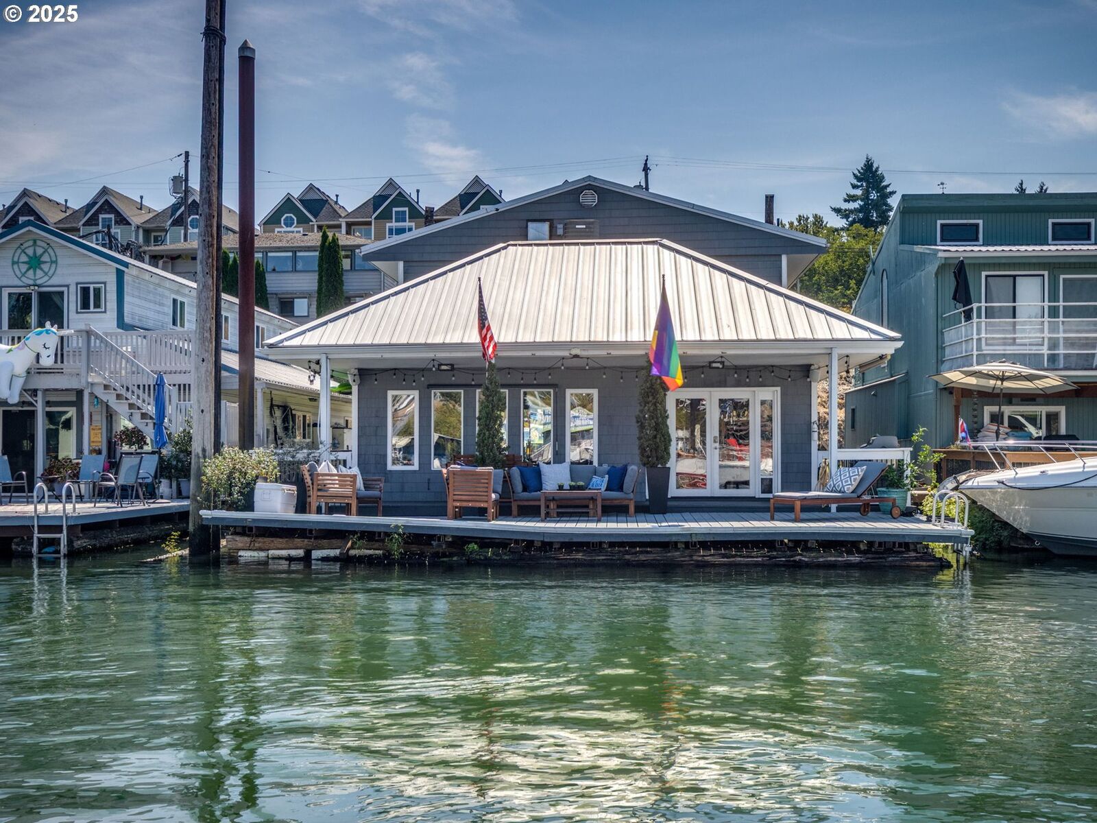 Property Photo: 173 NE Bridgeton Rd 25 OR 97211