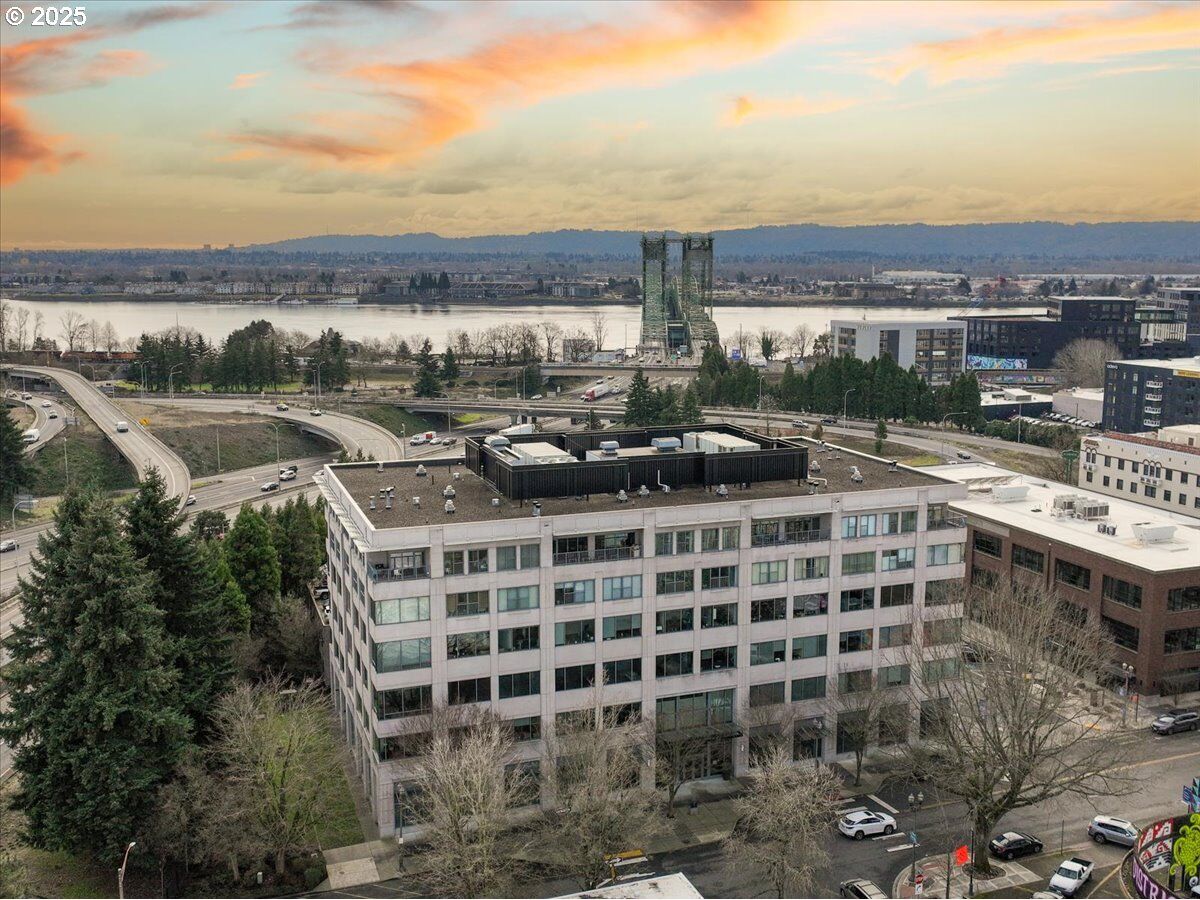 Property Photo: 500 Broadway St 502 WA 98660