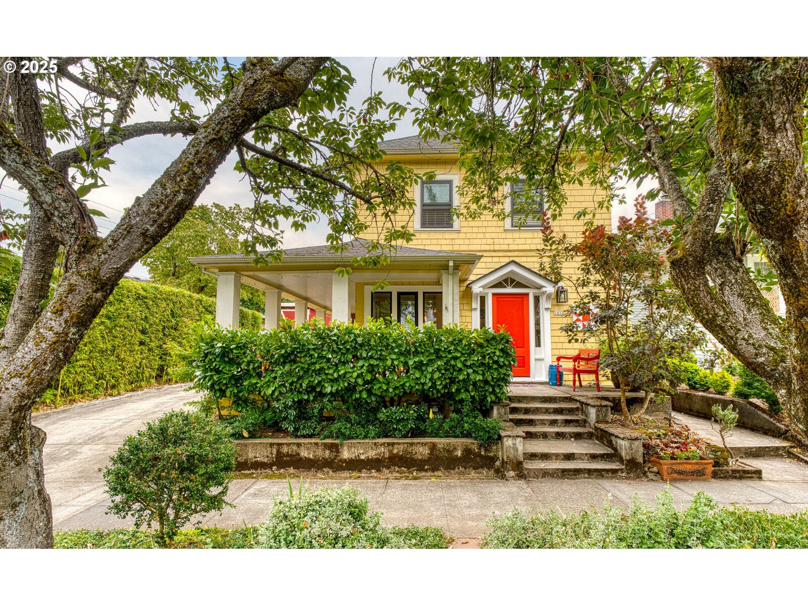 Property Photo:  1412 SE Tenino St  OR 97202 