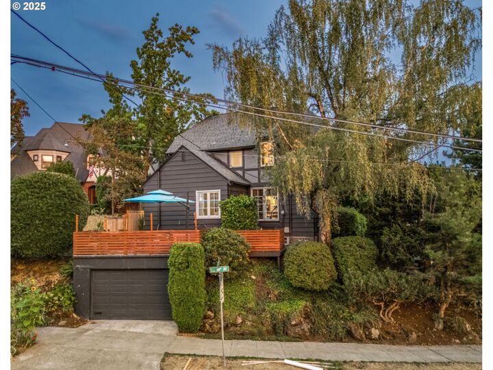 Property Photo:  3000 NE 41st Ave  OR 97212 