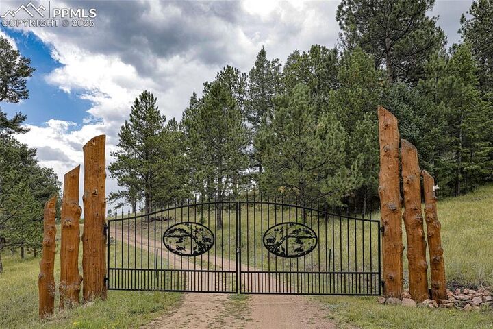 Property Photo:  62 Cheyenne Road  CO 80816 