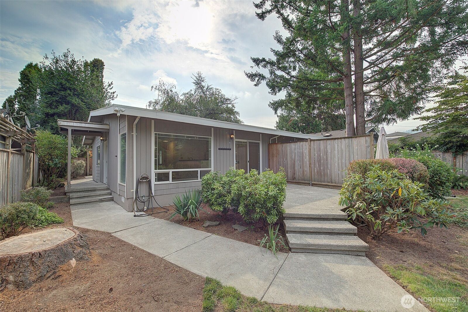 Property Photo:  299  1st Avenue NW  WA 98027 