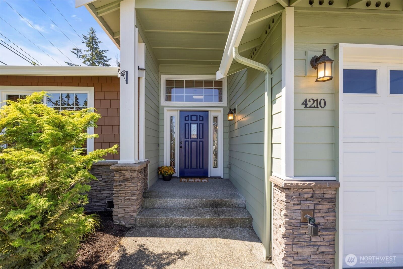 Property Photo:  4210  157th Place SE  WA 98012
