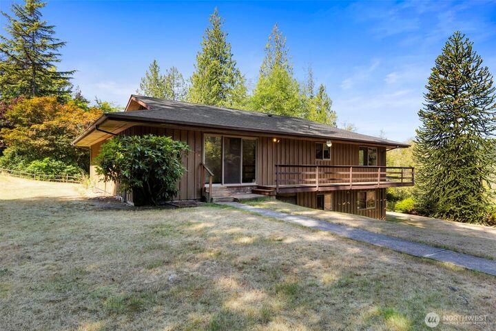 Property Photo: 1810 NE Duck Pond Way WA 98370