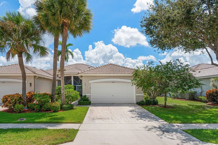 Property Photo:  10597 Royal Caribbean Circle  FL 33437 