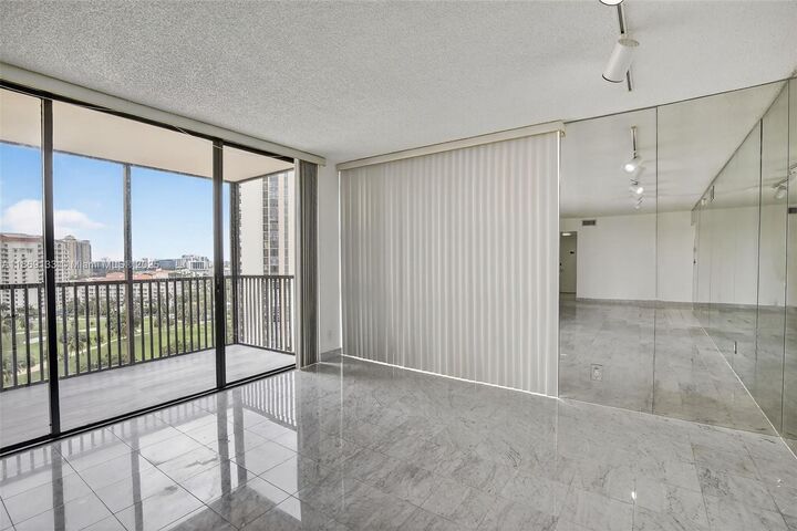 Property Photo: 20379 W Country Club Dr 1639 FL 33180