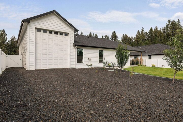 Property Photo:  25710 N Ranchette Ct  WA 99003 