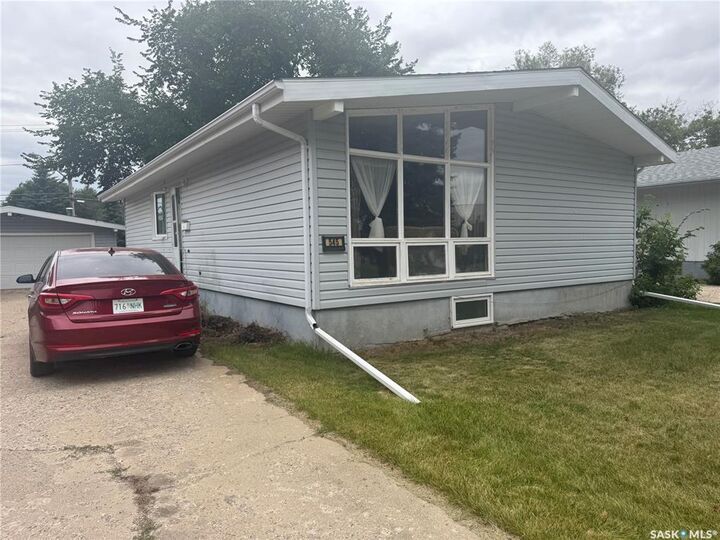545 5th Street N  Weyburn SK S4H 0Z9 photo