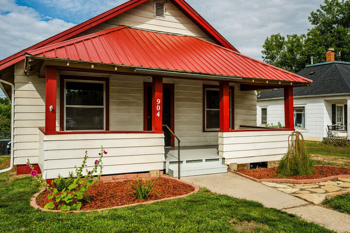 Property Photo:  904 N Sheridan Avenue  WY 82801 