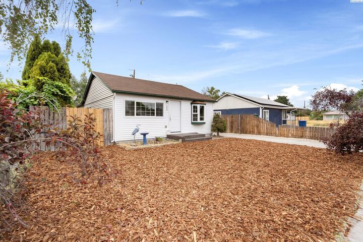 Property Photo: 513 Smith WA 99352