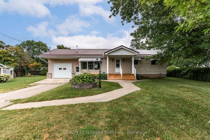 Property Photo: 371 Hunter Street ON N0H 2T0