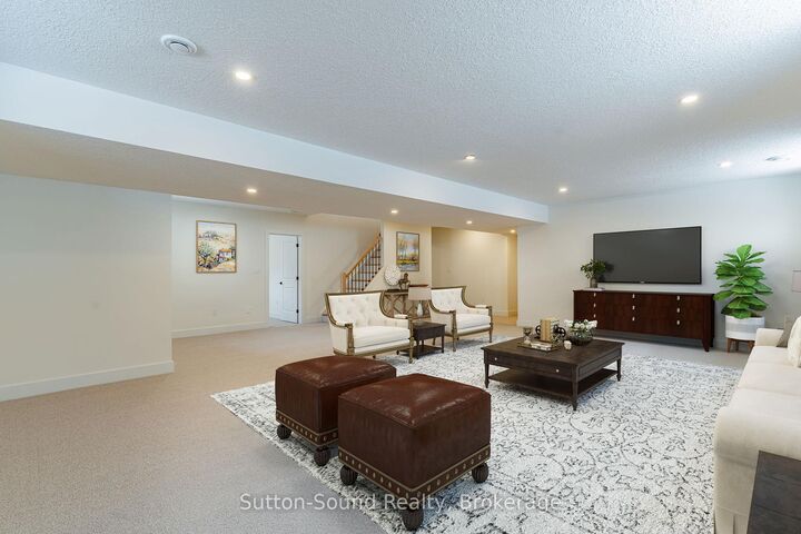 Property Photo:  325 6th Avenue W  ON N4K 0E4 