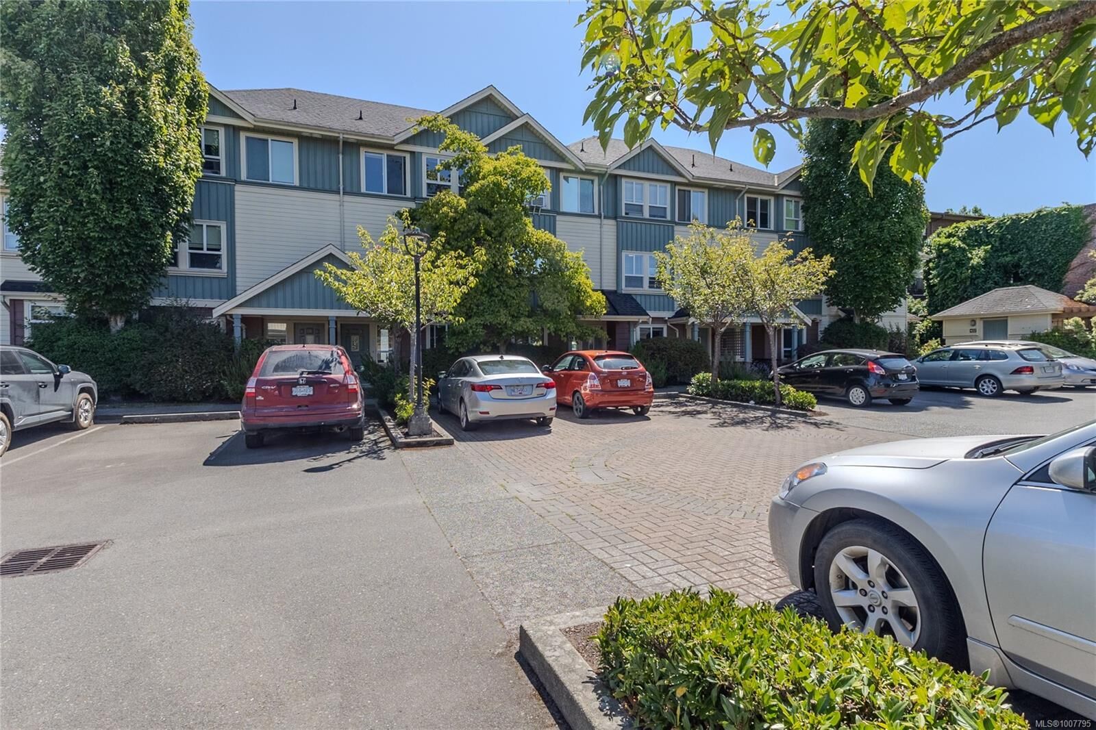 Property Photo:  1019 North Park St 20  BC V8T 5L4 