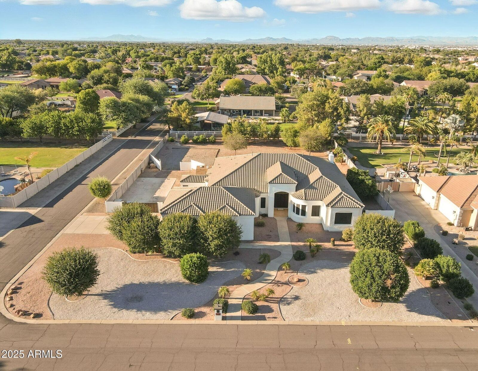 Property Photo:  19914 E Calle De Flores --  AZ 85142 