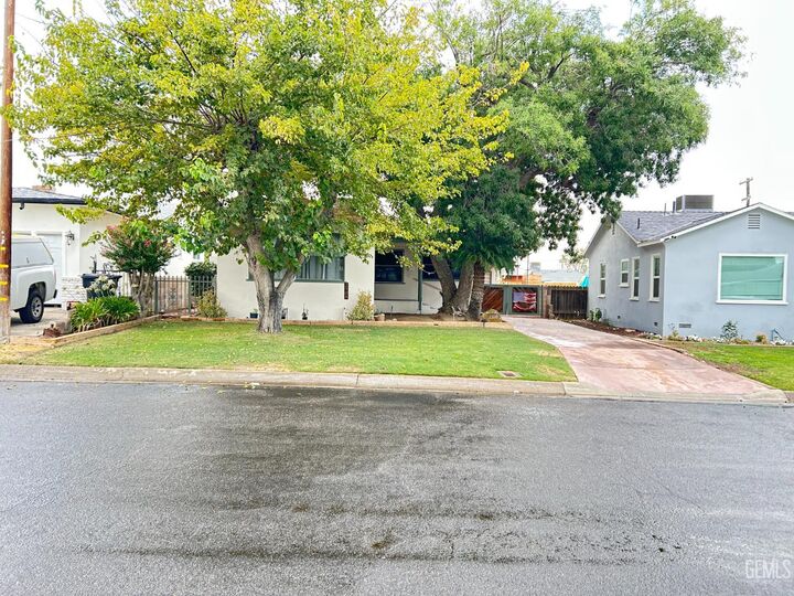 Property Photo:  2908 Morse Court  CA 93308 